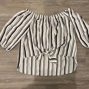 Women’s Off the Shoulder Top Size Small
